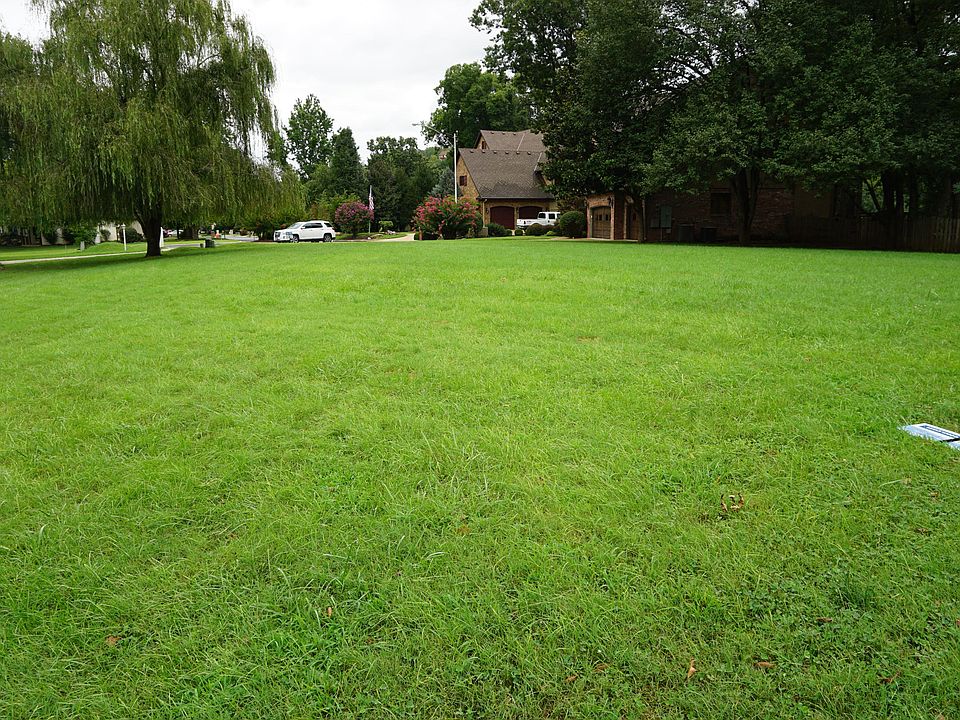 2nd image of 384 Sherwood Dr