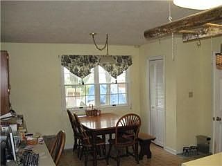 eat in kitchen