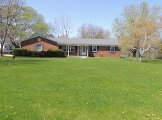 10 Highview Dr, Yorkville, IL 60560