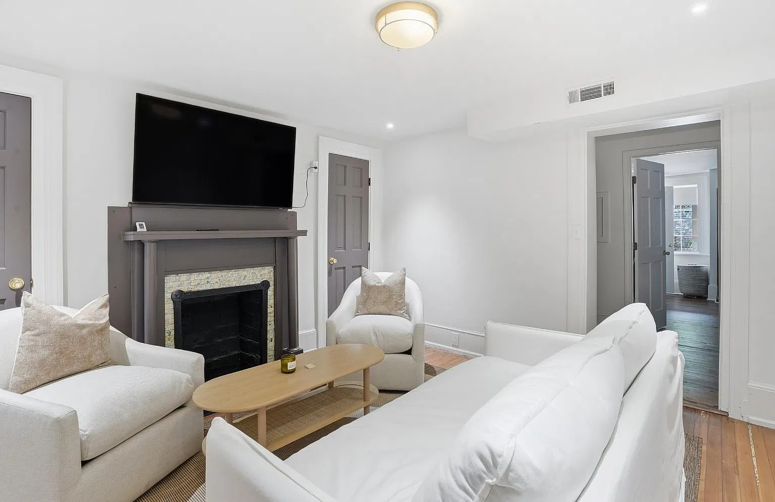 705 Barnard St - Apt A — Photo 3