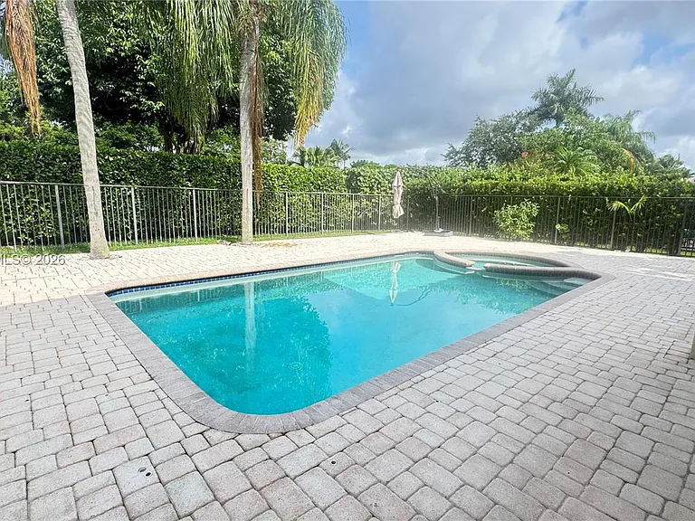 1115 Camellia Cir — Photo 10