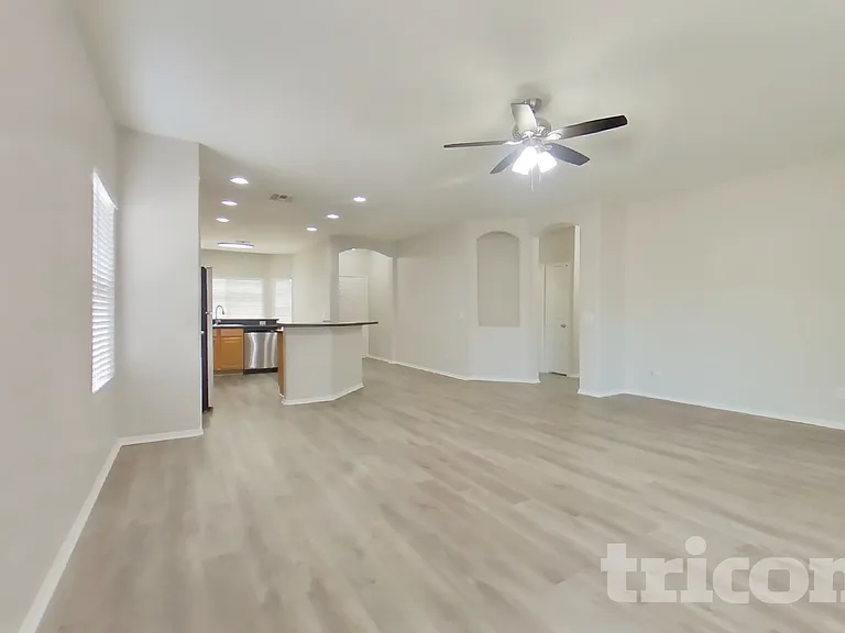 14621 W Ventura St — Photo 2