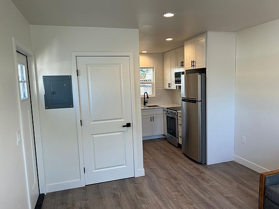 5th image of 1410 1/2 Higgins St #B