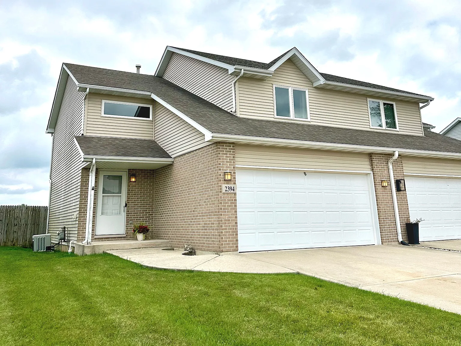 3 bed, 2.5 bath, 1452 sqft, $2,600 — Photo 1
