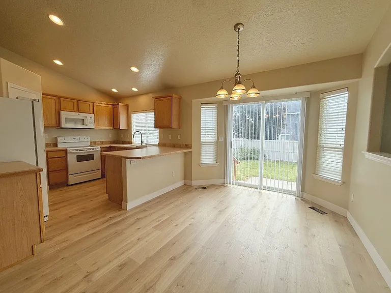 1779 N Veridian Ave — Photo 2