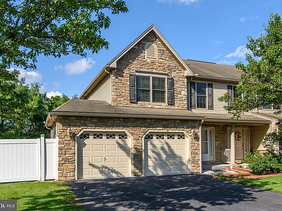 2nd image of 10 Nottingham Dr