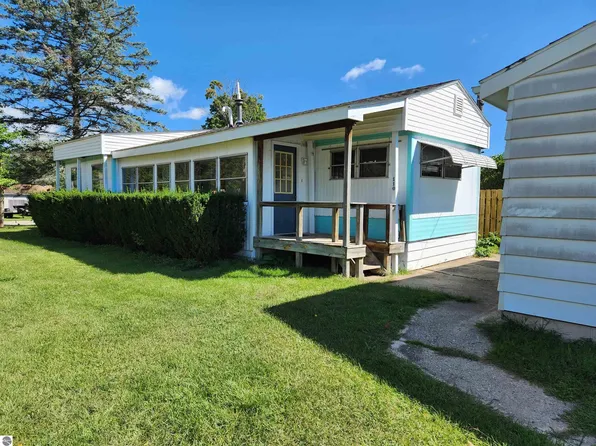 110 Elm St, Kingsley, MI 49649