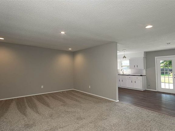 4th image of 1706 N Main St