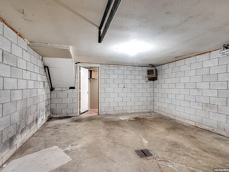 631 State St — Photo 12