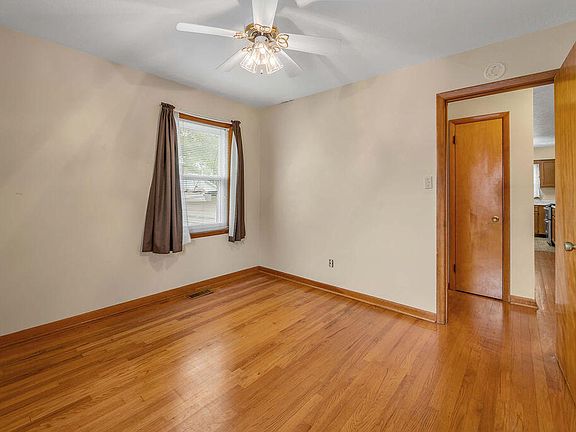 5th image of 640 Hi Crest Dr