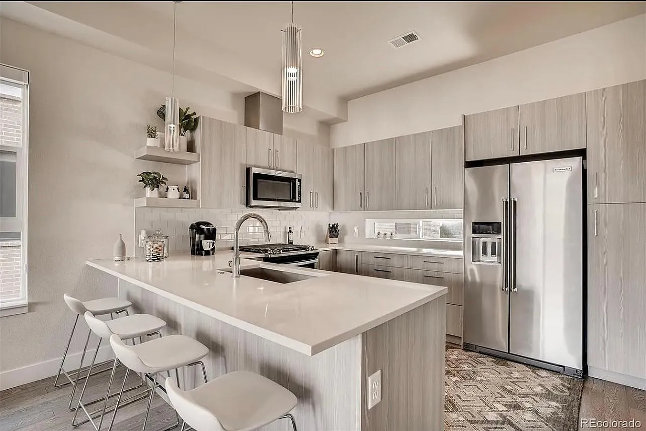 3048 N Wilson Ct — Photo 3