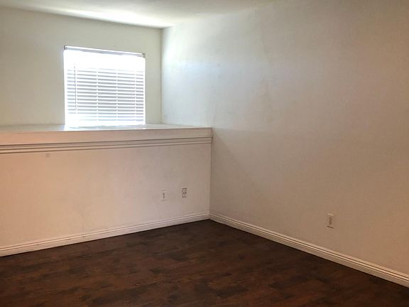 4th image of 3315 Del Mar Ave