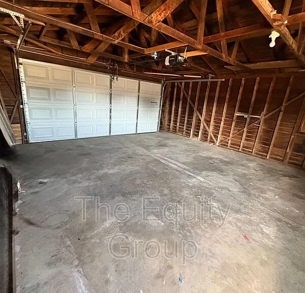 700 E Tulare Ave — Photo 18