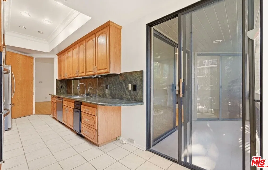 2 bed, 3.0 bath, 2045 sqft, $5,900 — Photo 4