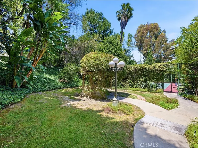 18000 Karen Dr — Photo 56