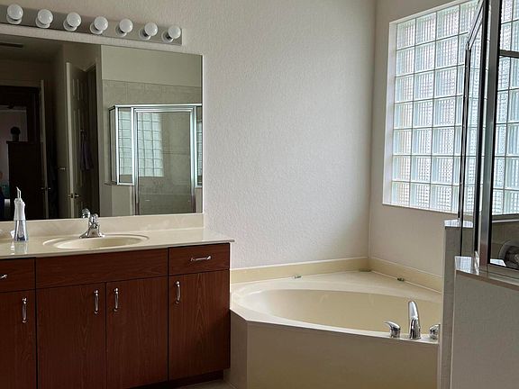 4th image of 9774 Isles Cay Dr