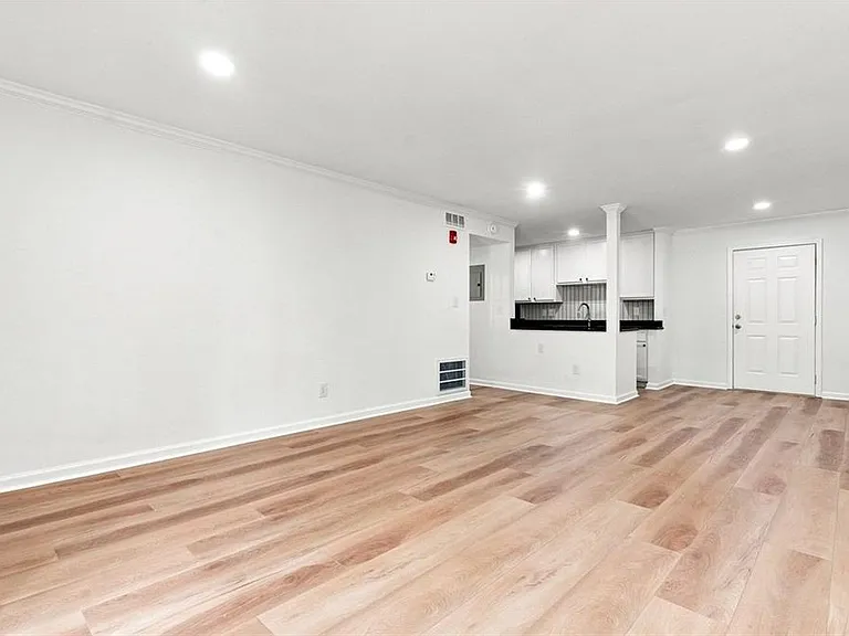 5095 Roswell Rd #209 — Photo 12
