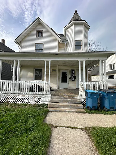 802 W 9th St #UP Photo 1