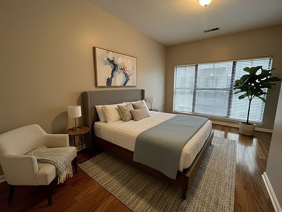 3rd image of 1803 Broadway APT 210