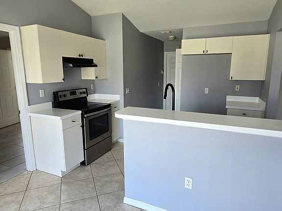 3rd image of 462 Magpie Ct