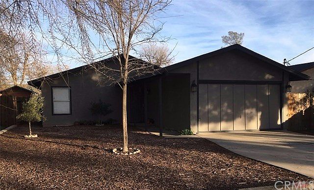 Front of home, newly painted!
