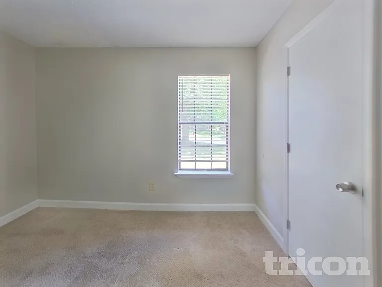 2543 Mistletoe Ln — Photo 10