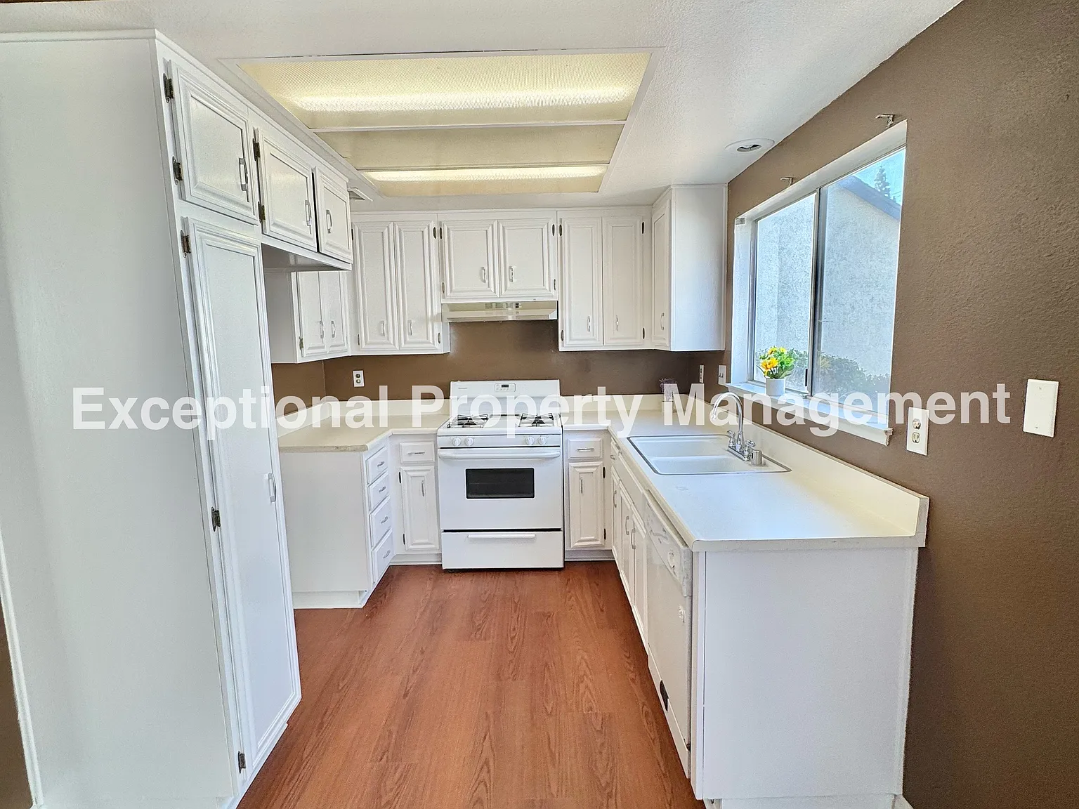 3 bed, 1008 sqft, $3,000 — Photo 4