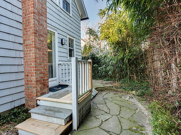 3rd image of 44 Jefferson St