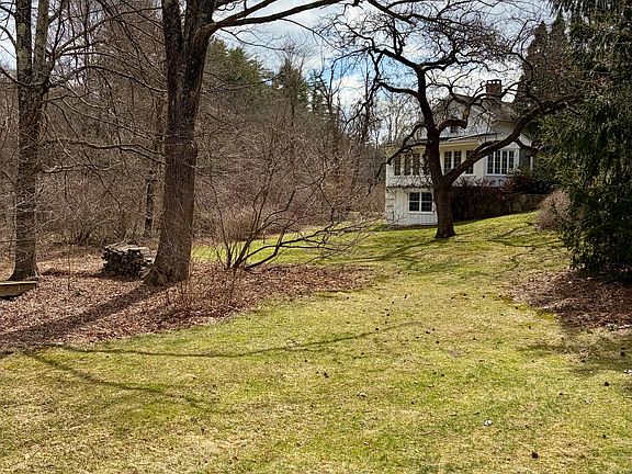 4th image of 310 Valley Rd