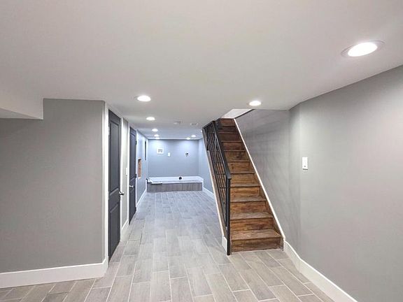 3rd image of 904 W Sterner St