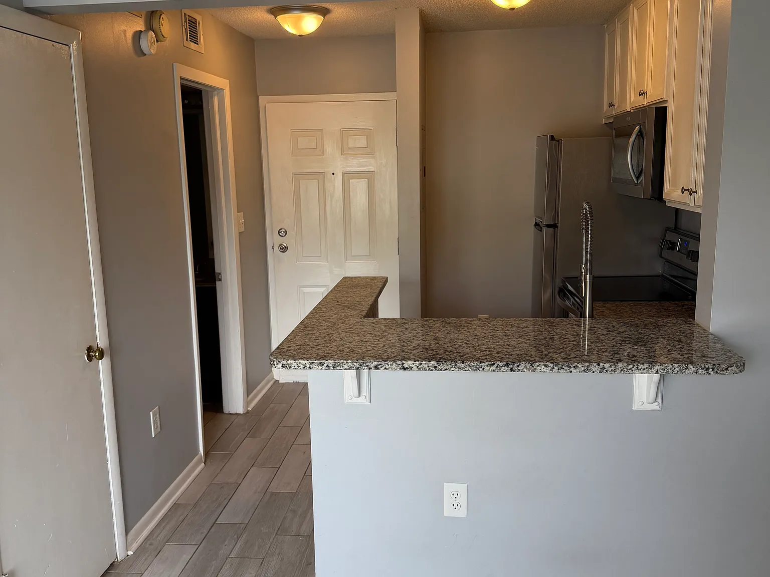 Studio, 360 sqft, $1,000 — Photo 1