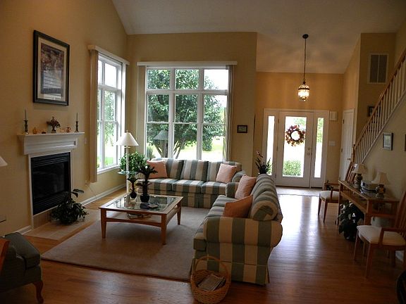 5th image of 426 Canal Way W