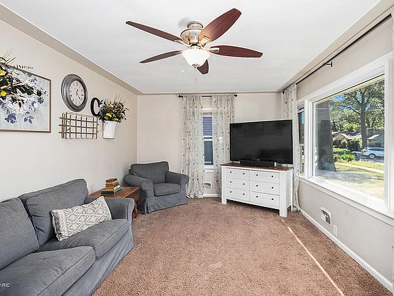 2nd image of 2378 Columbia Ave