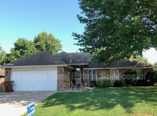 2155 E Cragmont St, Springfield, MO 65804