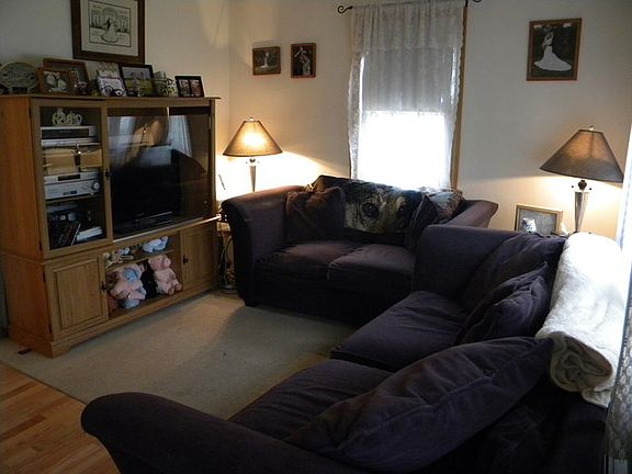 2nd image of 60 Hamilton Dr