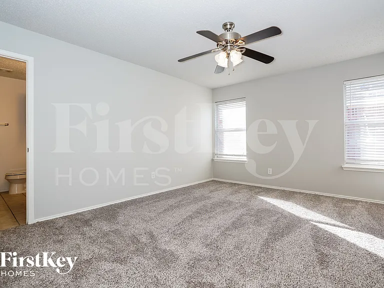 2447 Mallory Ln — Photo 7