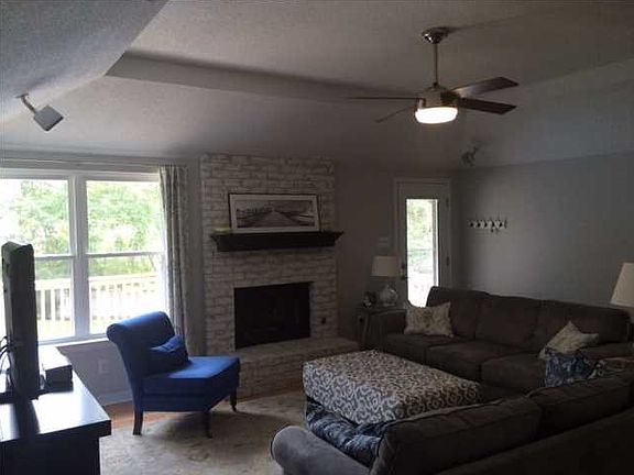 3rd image of 5908 Lindholm Dr S