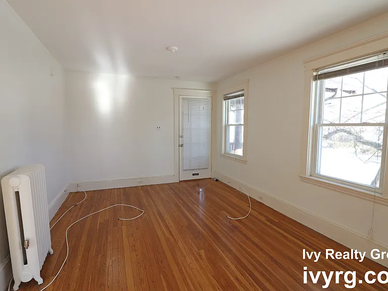 52-54 Maplewood St #52 — Photo 2