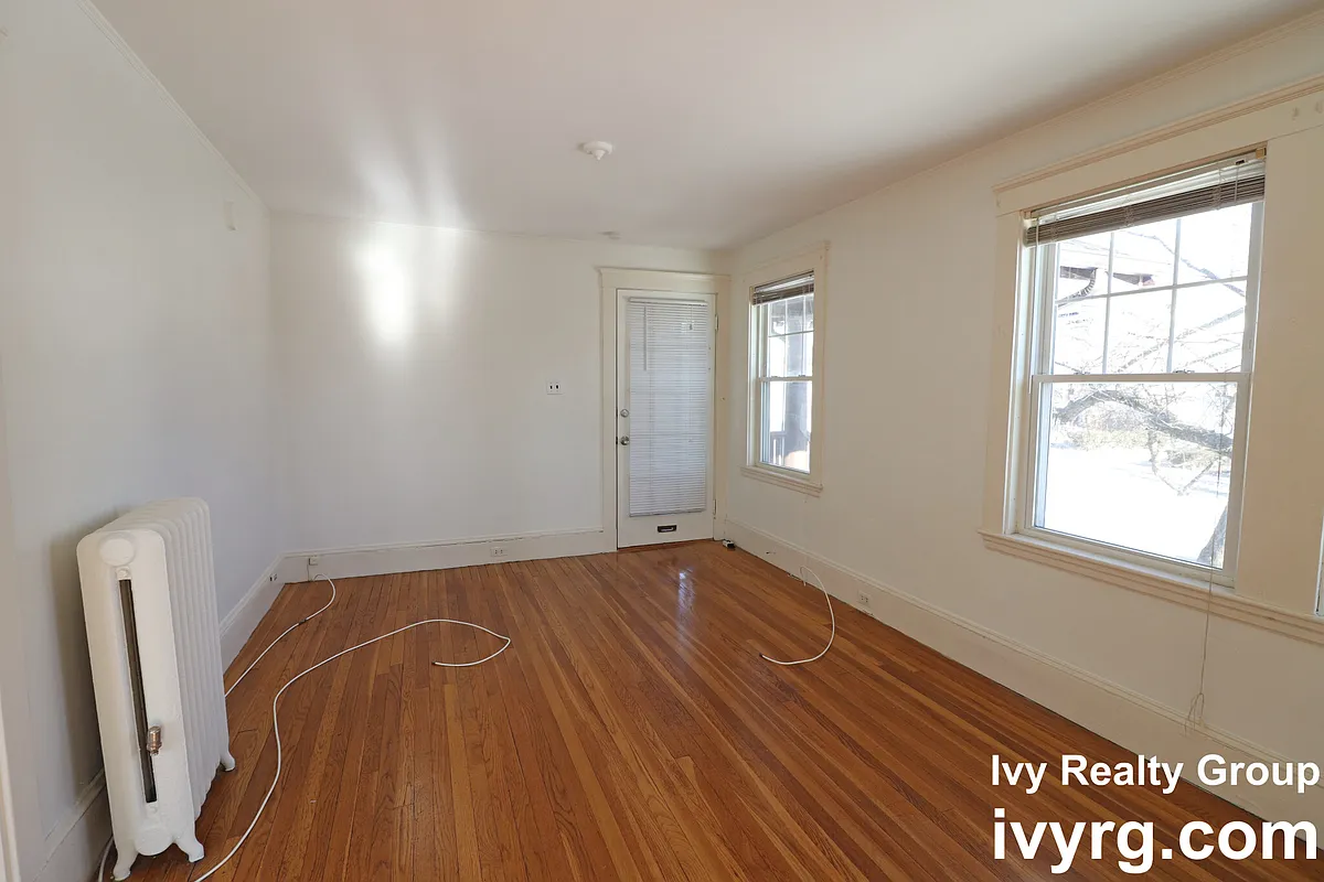 Building Photo - 52-54 Maplewood St #52