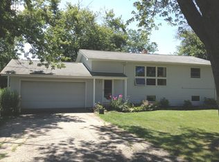 2582 Pleasant St, Dekalb, IL 60115