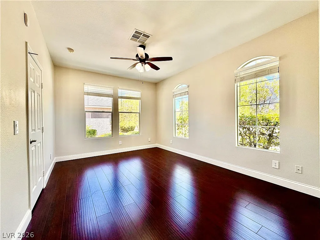 4 bed, 3.0 bath, 2756 sqft, $3,300 — Photo 4