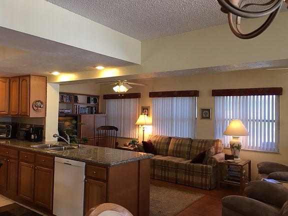 4th image of 10634 Sandalwood Ct
