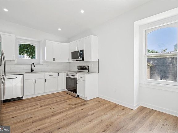 4th image of 3408 Race St #5