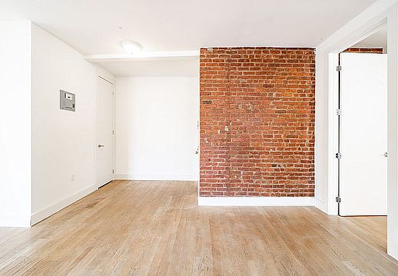 2nd image of 2025 Regent Pl APT C9
