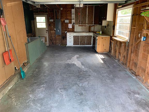4th image of 1601 Park Ave
