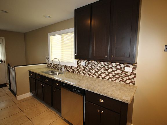 5th image of 77 Hickory Dr