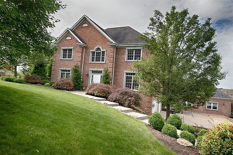 1st image of 135 Windwood Dr