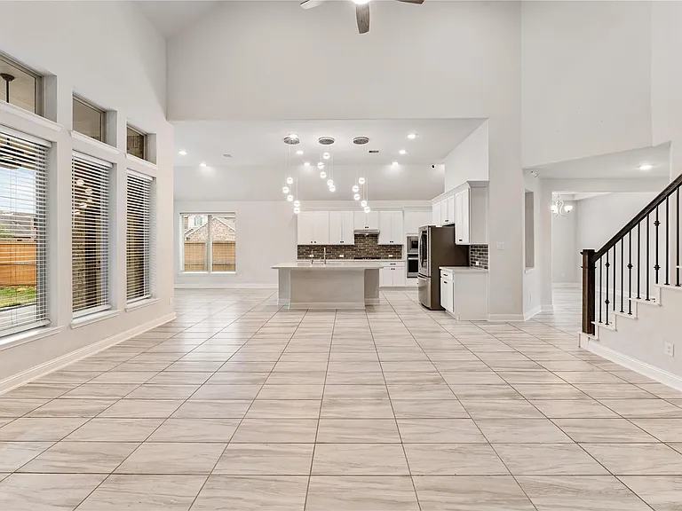 7623 Water Glen Ln — Photo 33