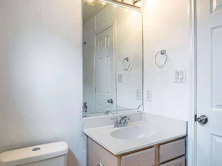 2220 Naomi St — Photo 23