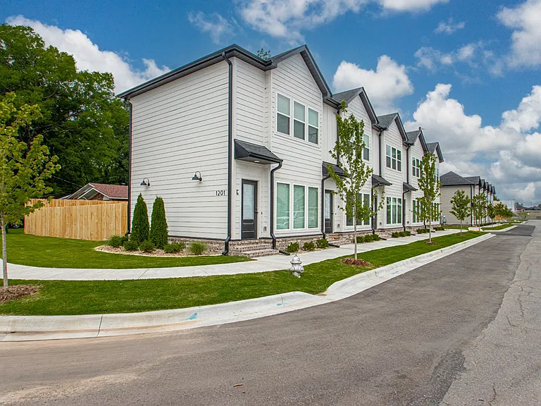 1 Bed Bath Townhome in Rockwater Village - Downtown North Little Rock — Photo 15